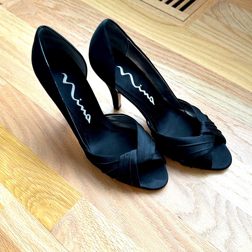 Nina Ettora black luster heels size 6 1/2